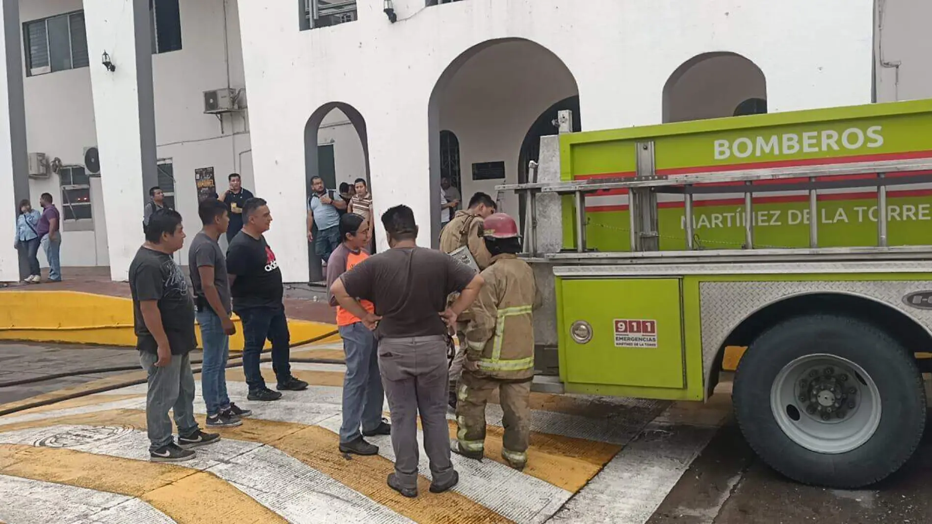 Corto circuito provocó fuego en el interior del área de catastro municipal de Martínez 